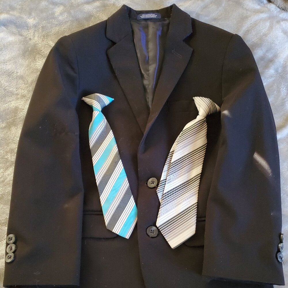 IZOD Boys Black Suit Jacket Blazer Size 8 Regular with 2 Clip-On Ties